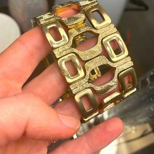 Stretchy gold colored bracelet